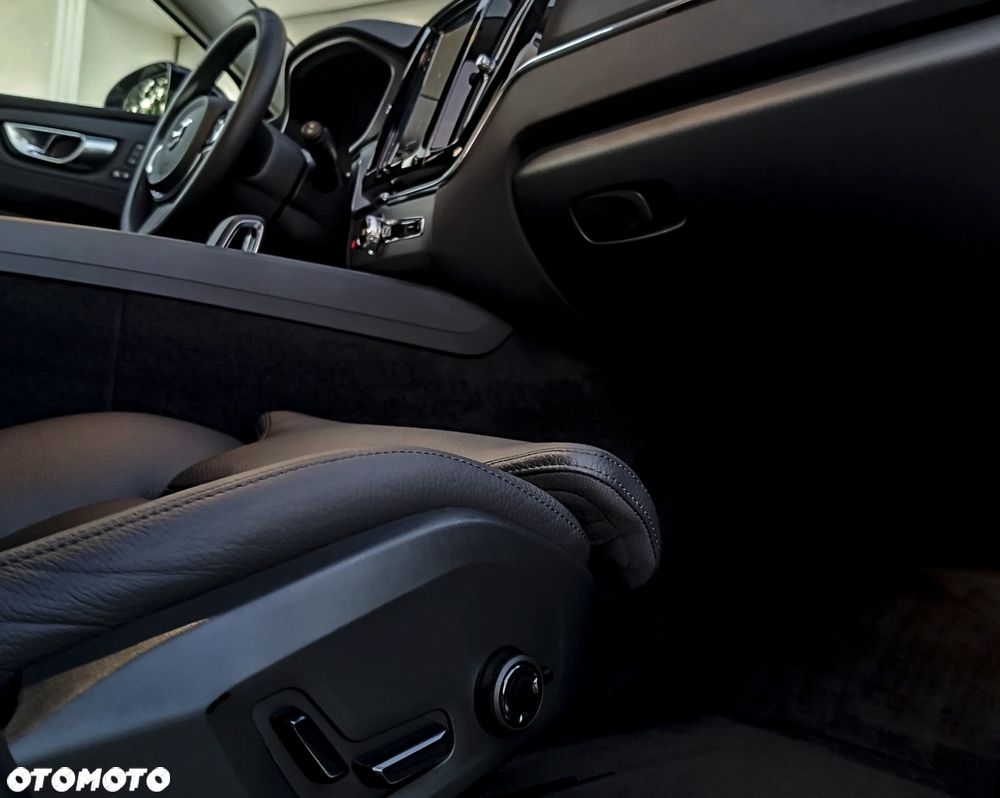 Volvo XC 60 B4 D Geartronic RDesign - 25