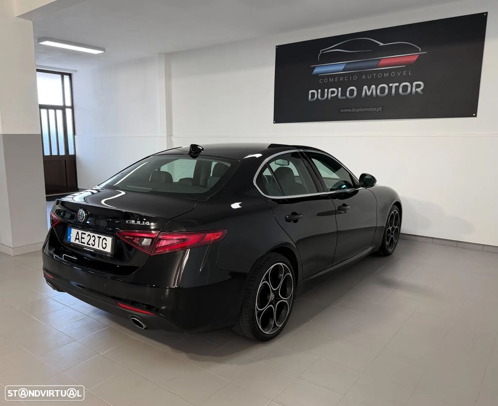 Alfa Romeo Giulia 2.2 AT8 Super - 5