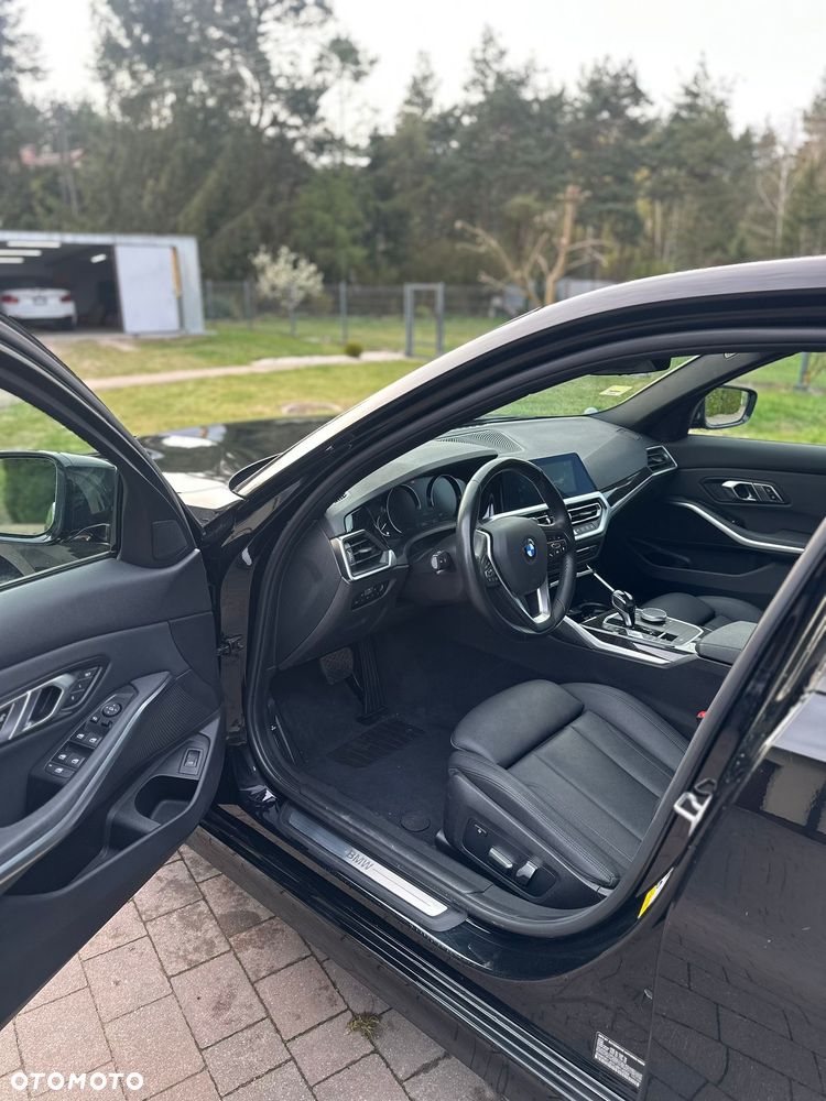 BMW Seria 3 330i - 9