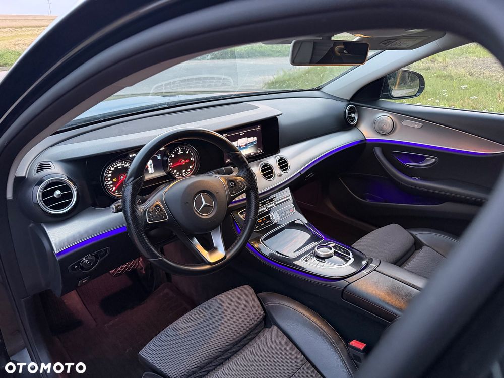 Mercedes-Benz Klasa E 220 d 4-Matic 9G-TRONIC - 18