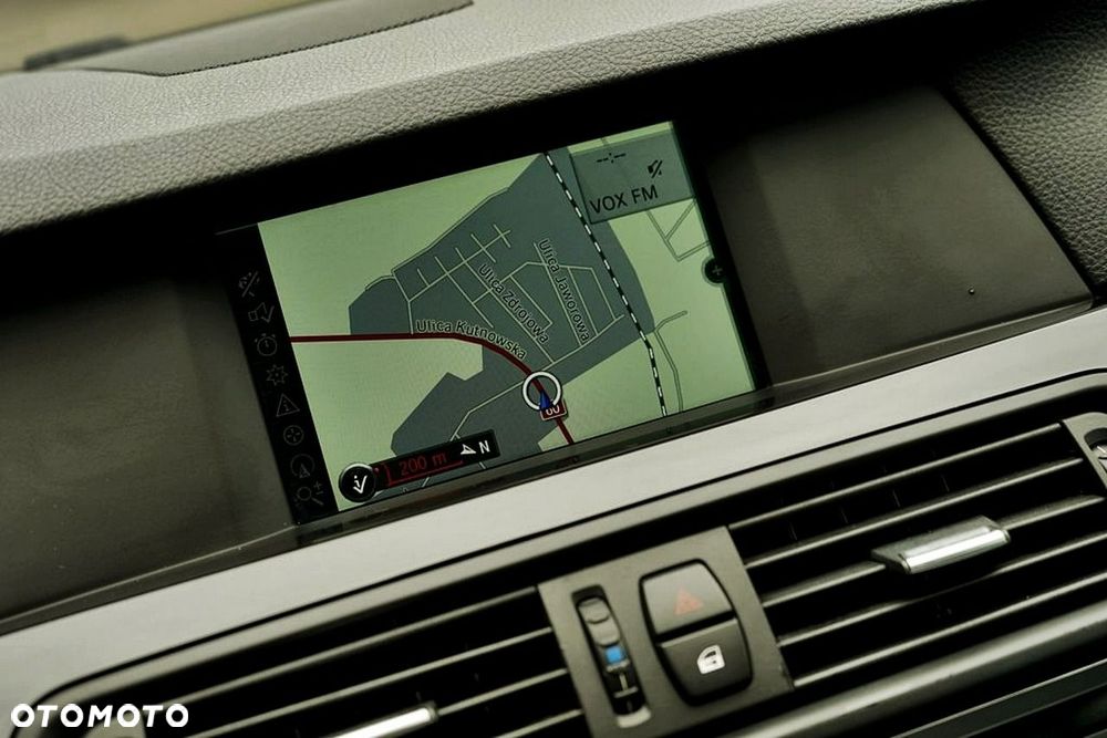 BMW Seria 5 525d - 33