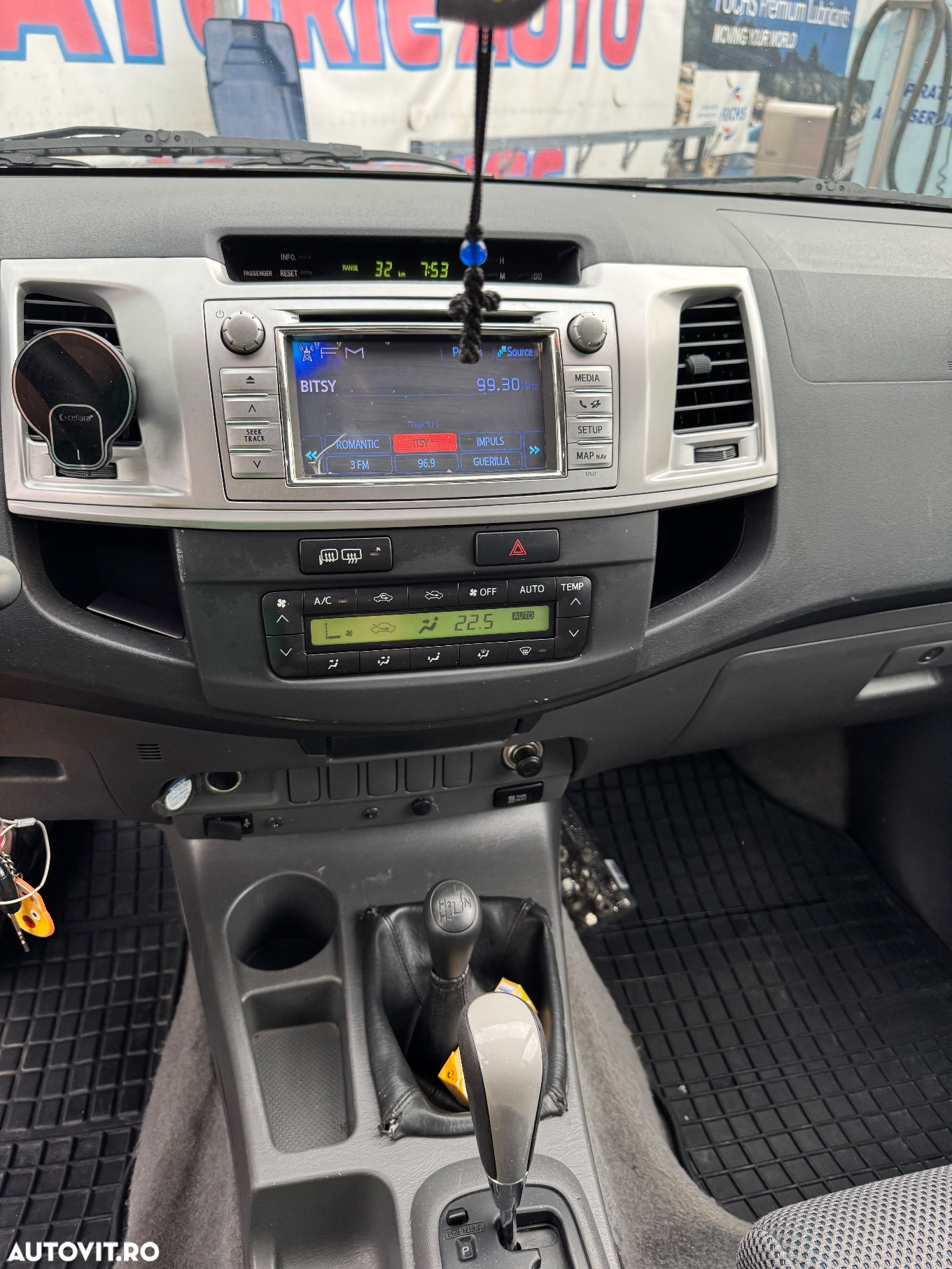 Toyota Hilux - 11