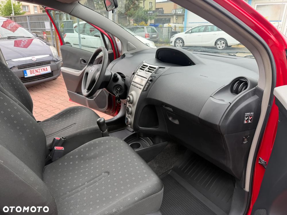 Toyota Yaris 1.0 VVT-i Sol - 27