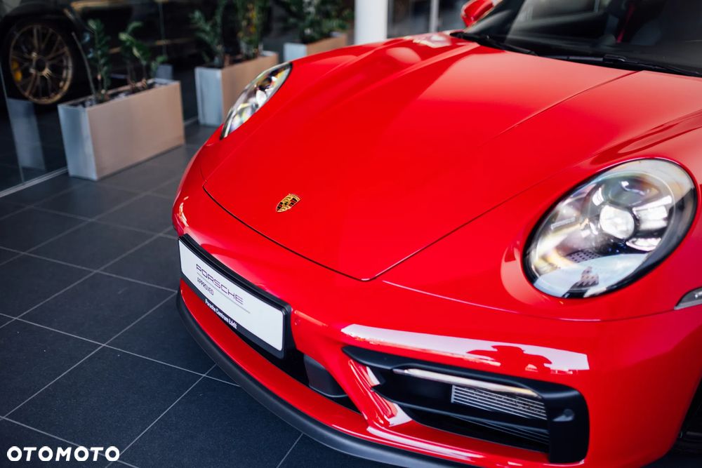 Porsche 911 Carrera 4 GTS - 32
