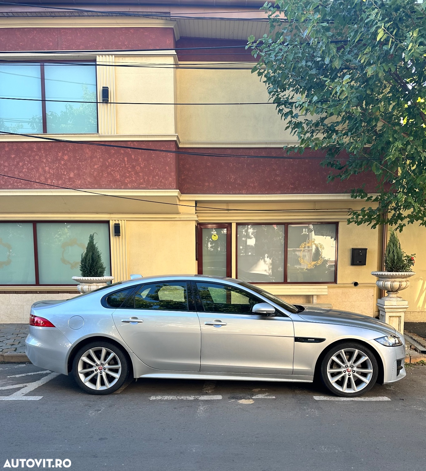 Jaguar XF 25d AWD R-Sport - 6