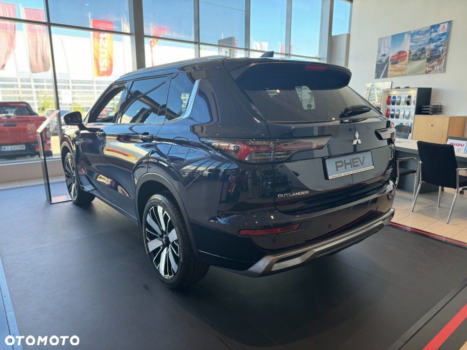 Mitsubishi Outlander - 3