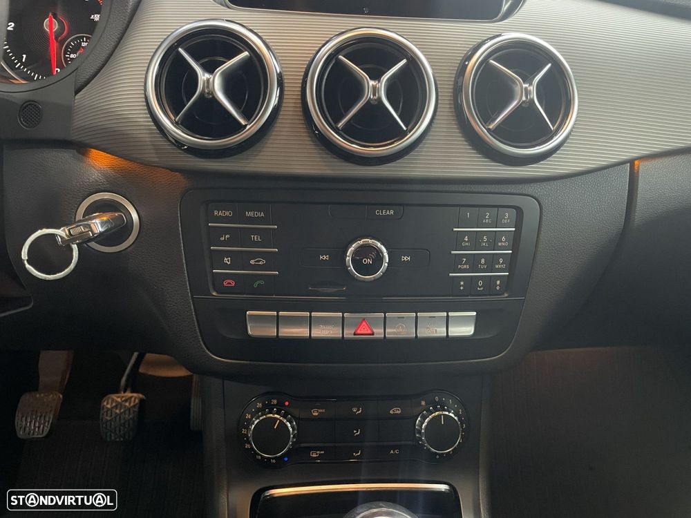 Mercedes-Benz B 180 d Style - 18