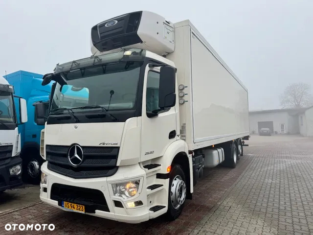 Mercedes-Benz Antos 2532 6x2 Chłodnia 9,8M Euro 6 - 3