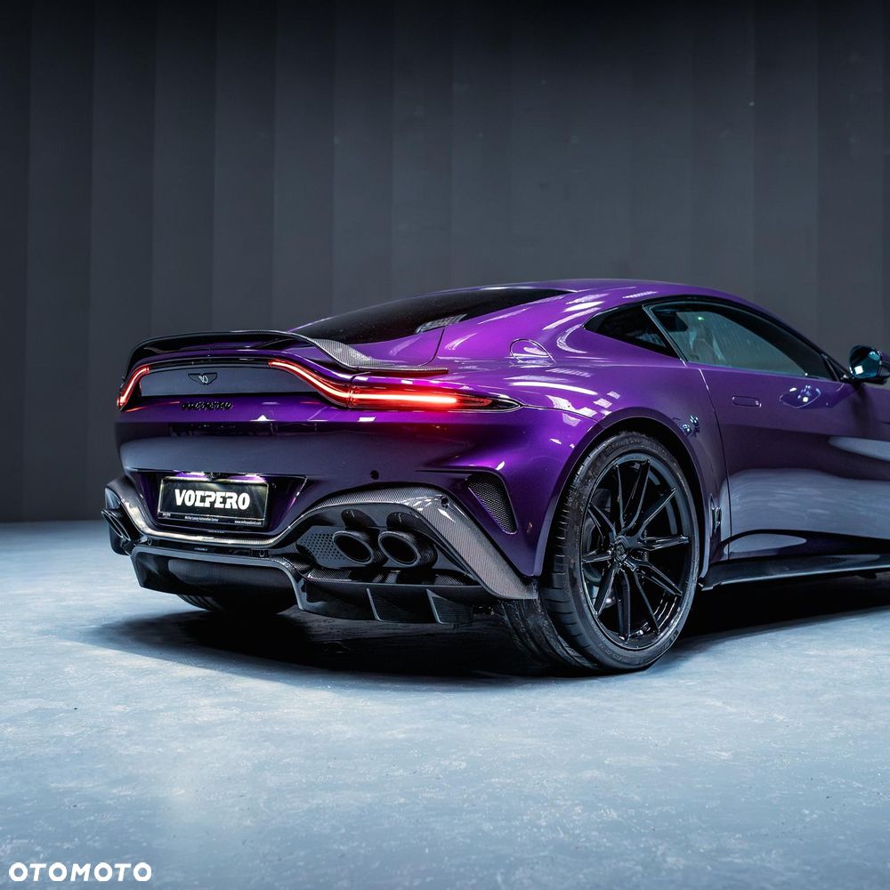 Aston Martin Vantage - 4