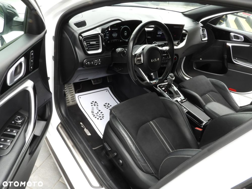 Kia ProCeed 1.5 T-GDI DCT7 OPF GT LINE - 32