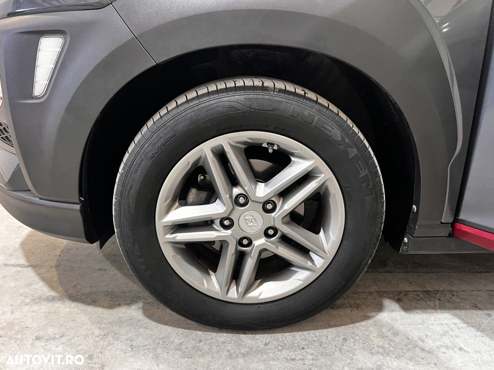 Hyundai KONA - 12