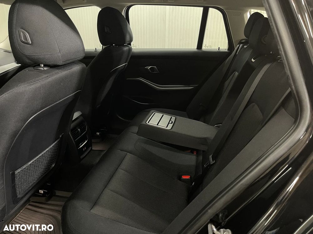 BMW Seria 3 320d xDrive AT MHEV - 12