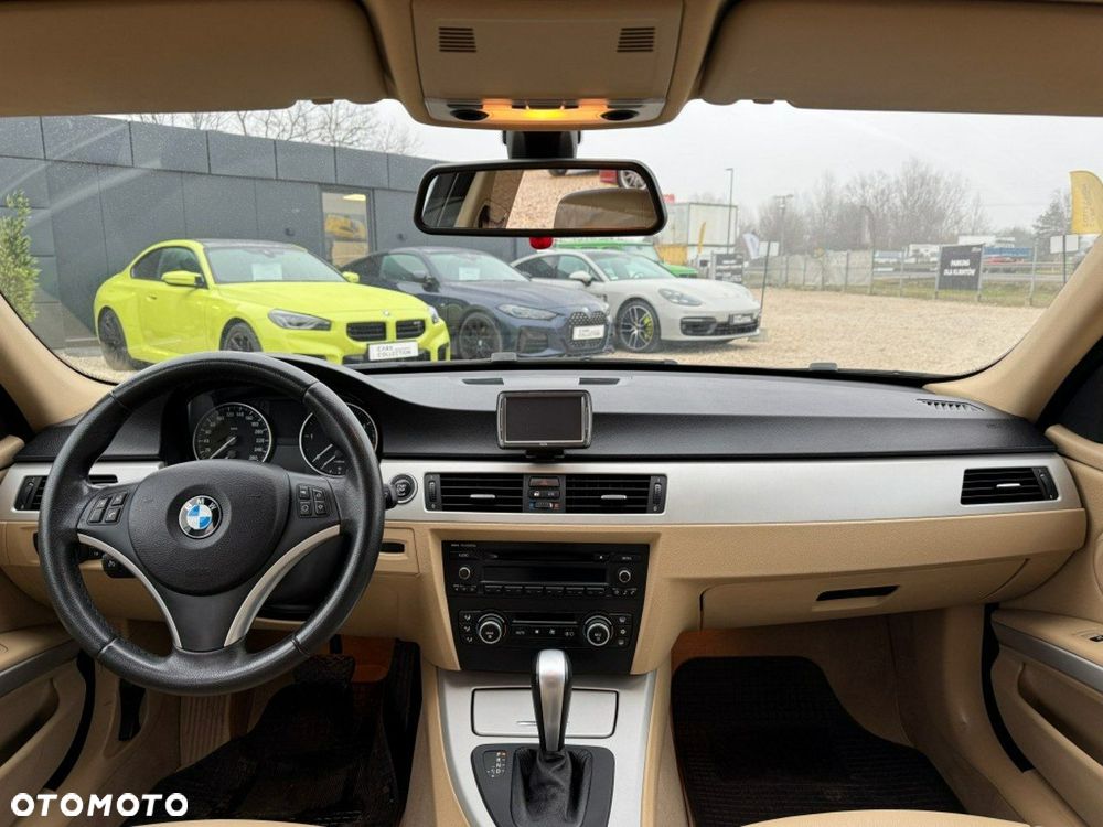 BMW Seria 3 318d - 14