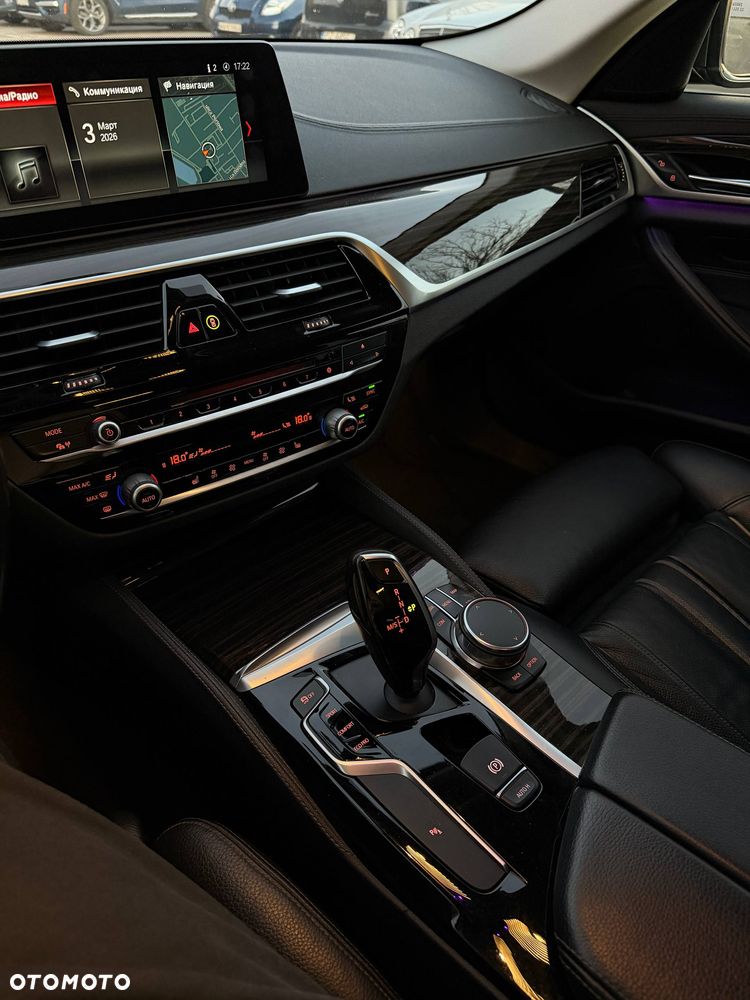 BMW Seria 5 530d xDrive Luxury Line sport - 7