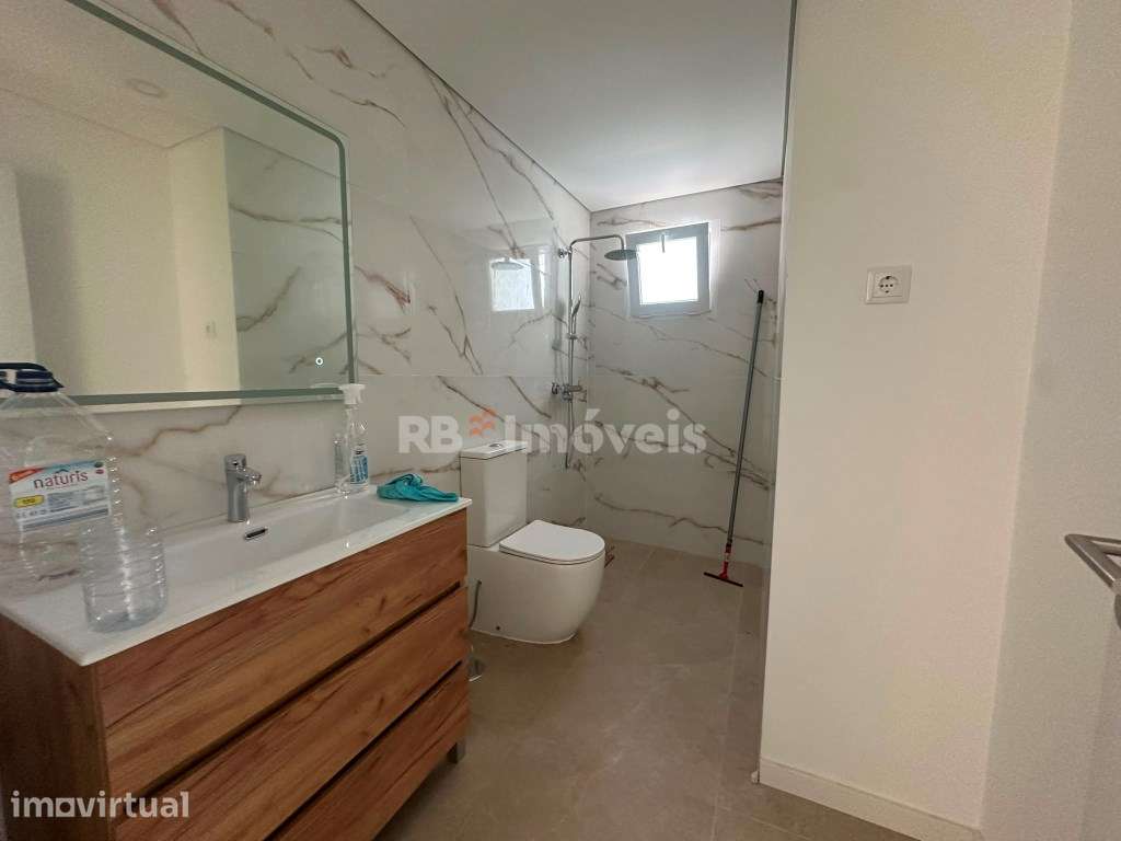 Moradia T2 remodelada em Alferrarede Velha - Grande imagem: 4/9