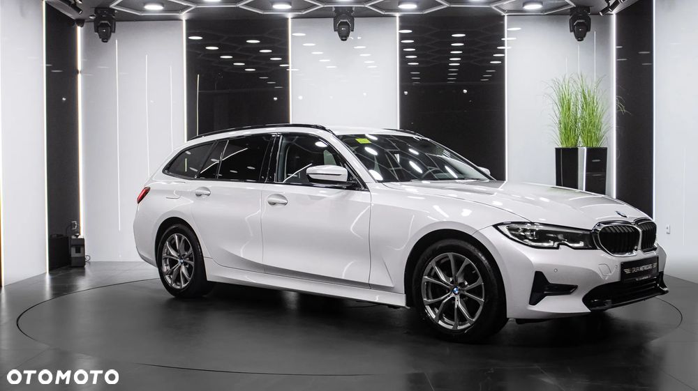 BMW Seria 3 318d Sport Line - 9