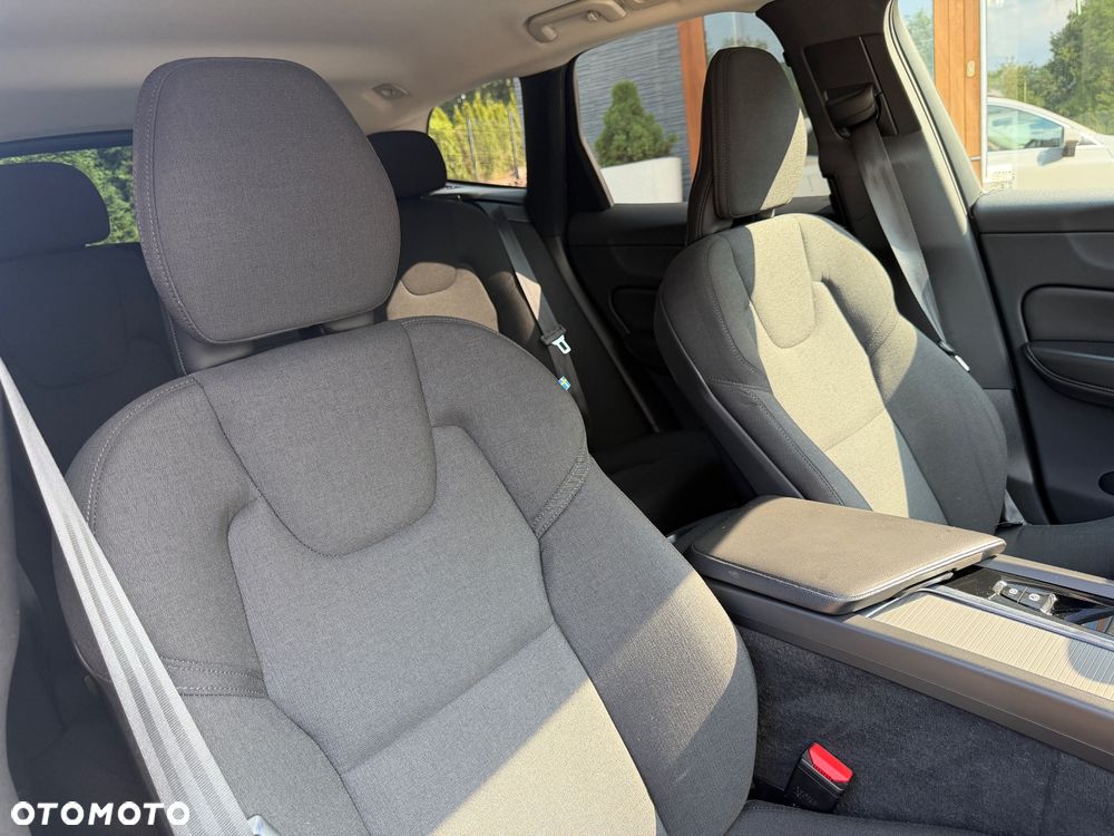 Volvo XC 60 B4 D AWD Momentum Pro - 19