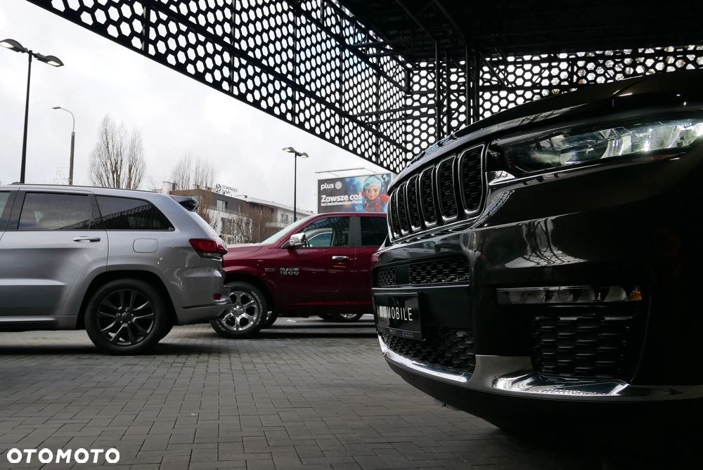 Jeep Grand Cherokee - 36