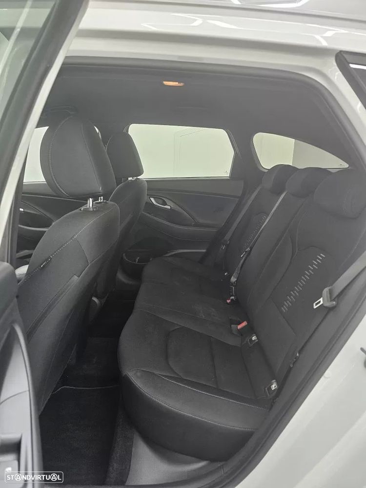 Hyundai i30 SW 1.0 T-GDi Comfort+Navi - 33