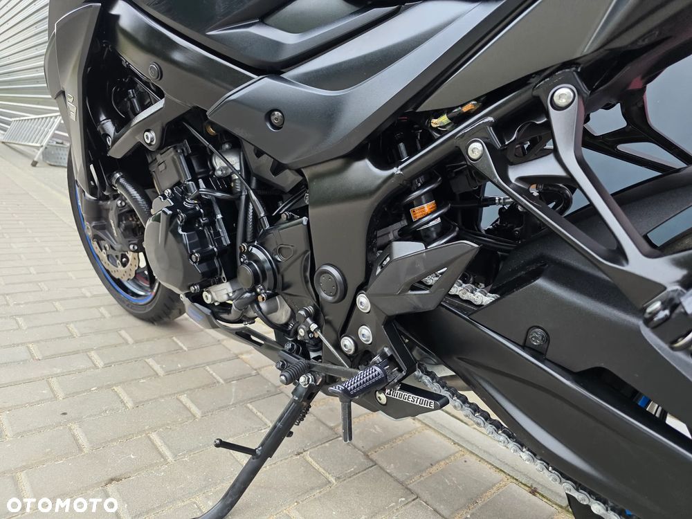 Suzuki GSX - 11