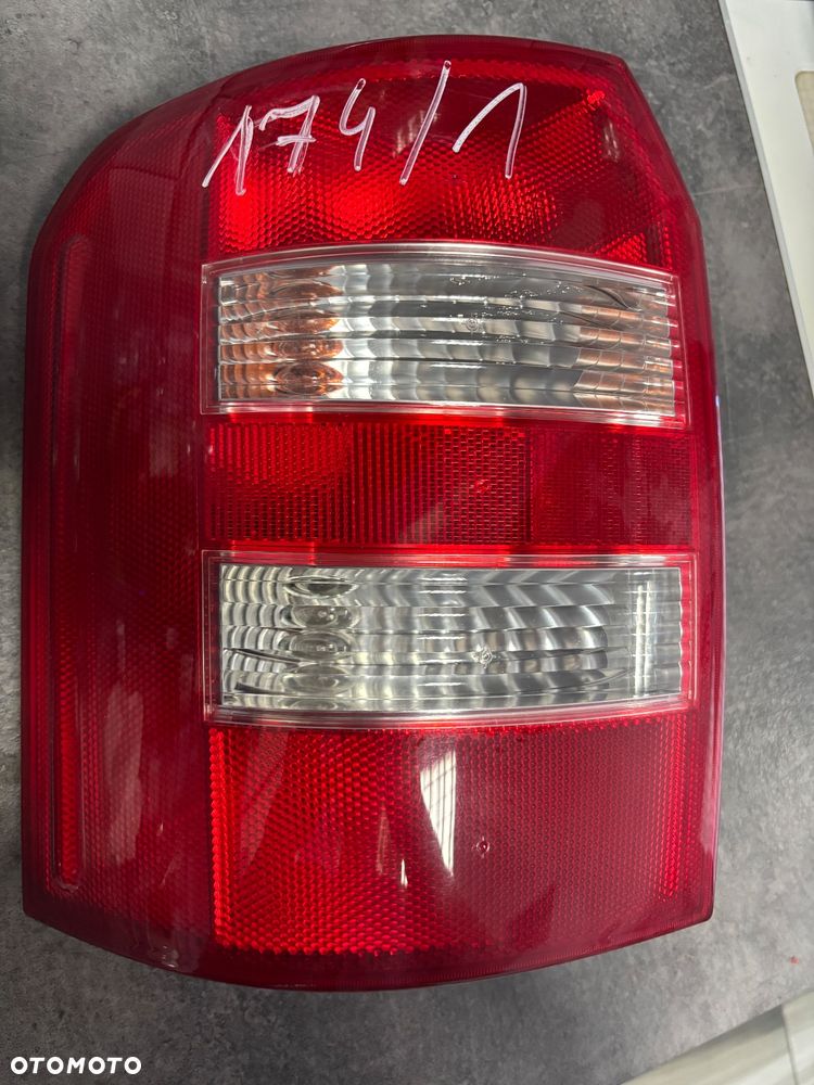 lampa w błotnik lewy tył Audi A2 174 / 1