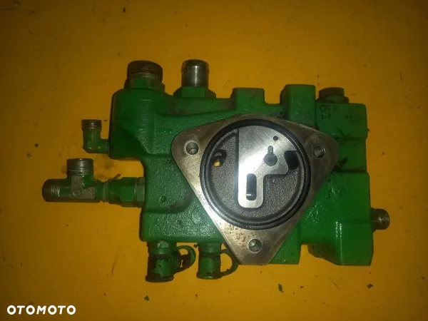 Blok zawór priorytetowy pierwszeństwa John Deere 6620 - 8