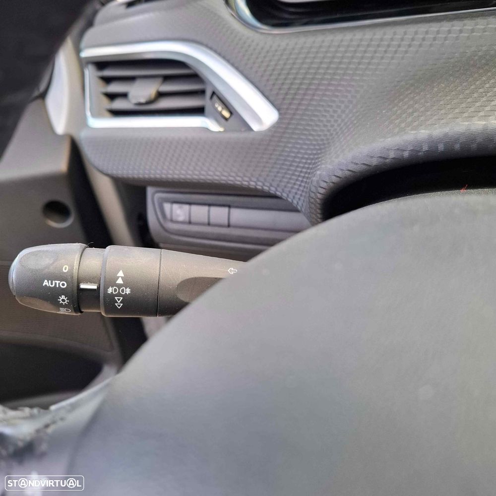 Peugeot 208 1.6 BlueHDi Style - 21