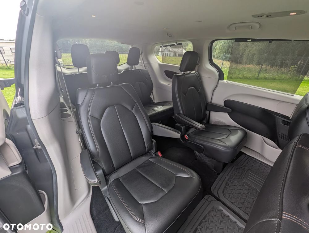 Chrysler Pacifica - 29