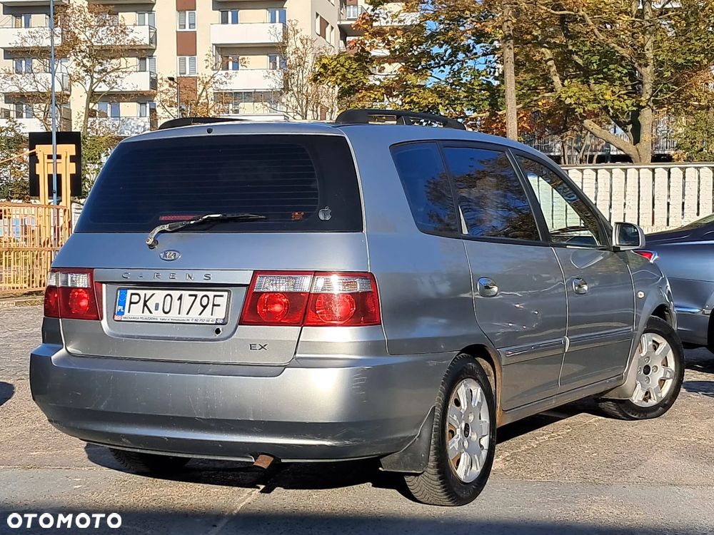 Kia Carens 1.8 EX - 21