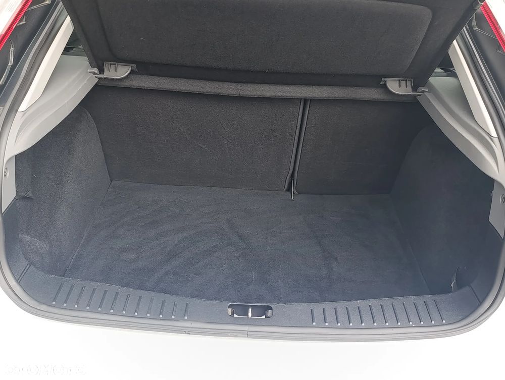 Ford Focus 1.6 Trend - 17