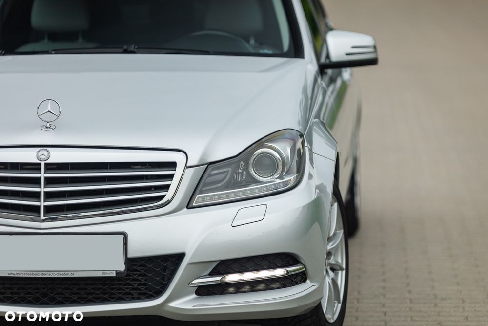 Mercedes-Benz Klasa C 200 CGI BlueEff Elegance - 7