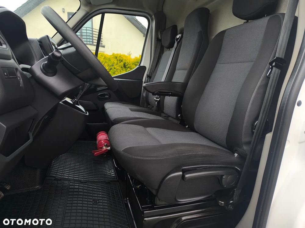 Nissan INTERSTAR - 13