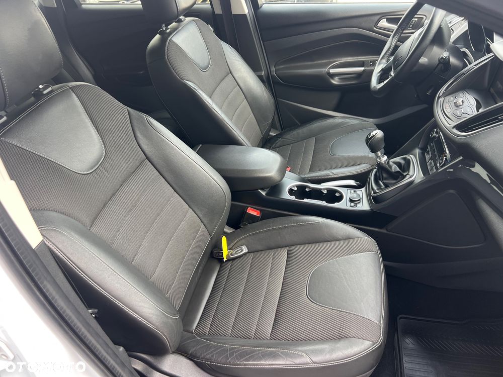 Ford Kuga 2.0 TDCi 2x4 Titanium - 14