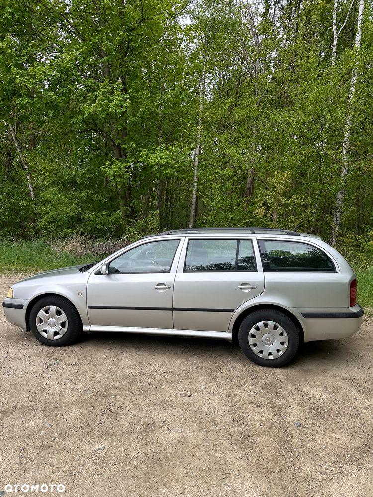 Skoda Octavia 1.6 Tour - 4