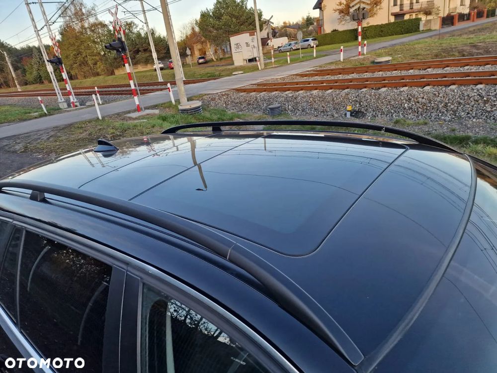 BMW Seria 3 330xi Touring - 18