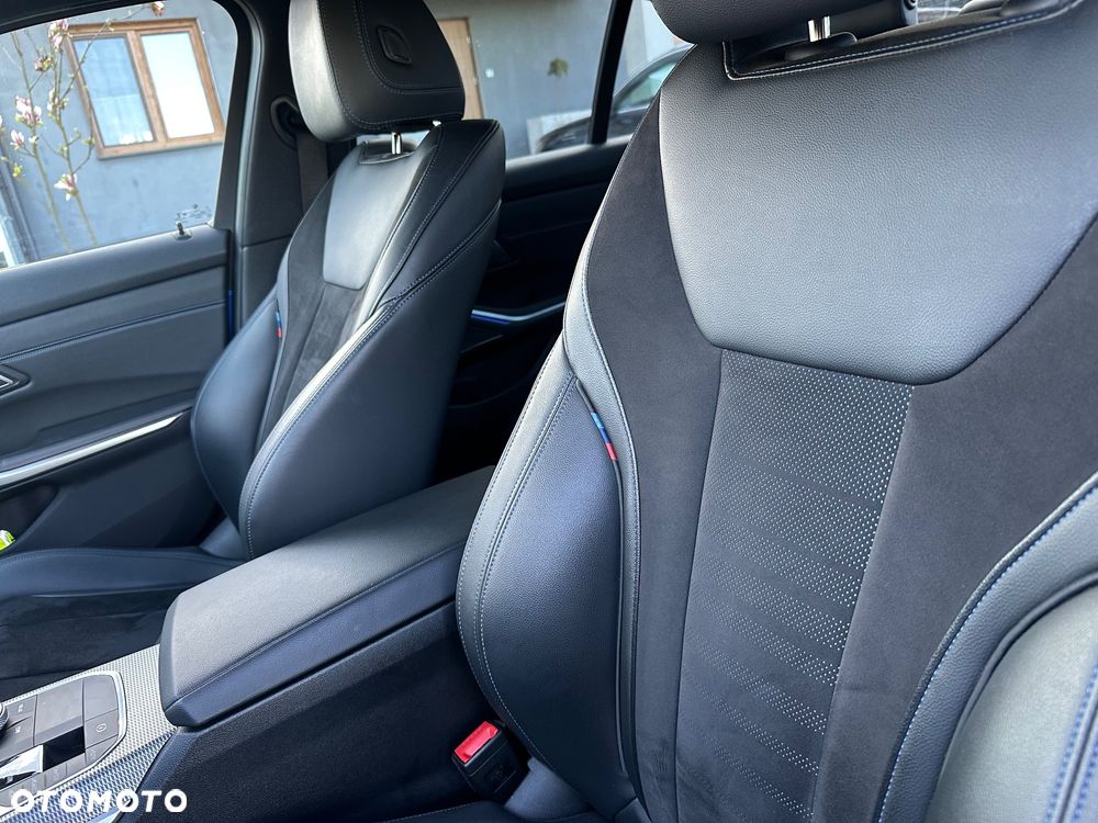 BMW Seria 3 330i M Sport - 15