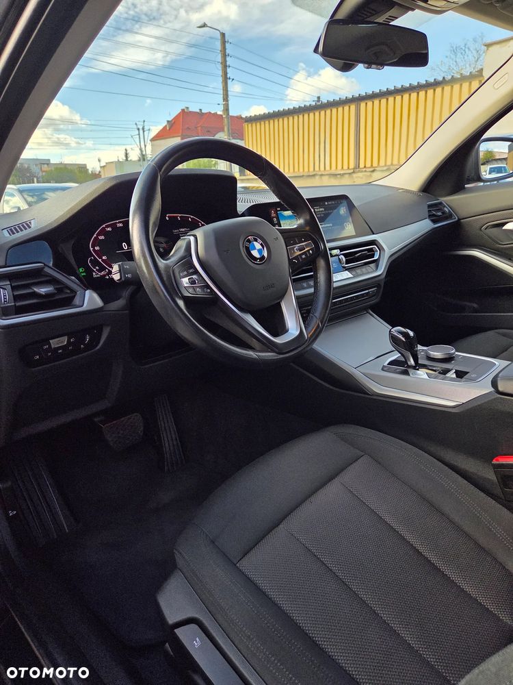 BMW Seria 3 320d xDrive Advantage - 14