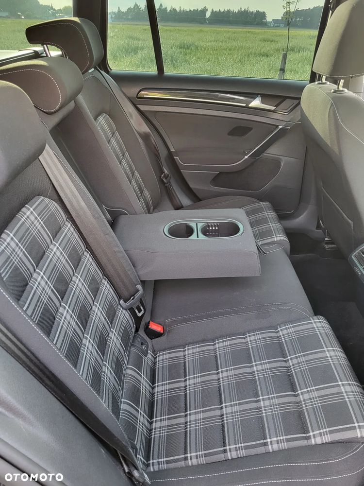 Volkswagen Golf - 16