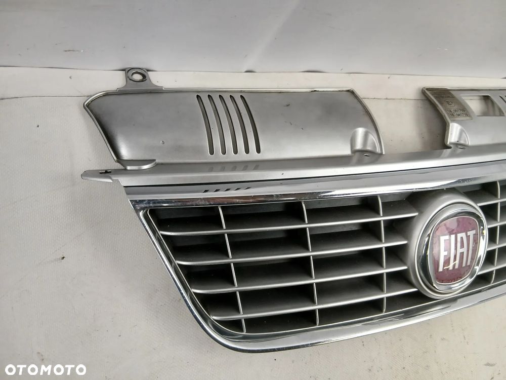 ATRAPA GRILL FIAT IDEA LIFT FL - 2