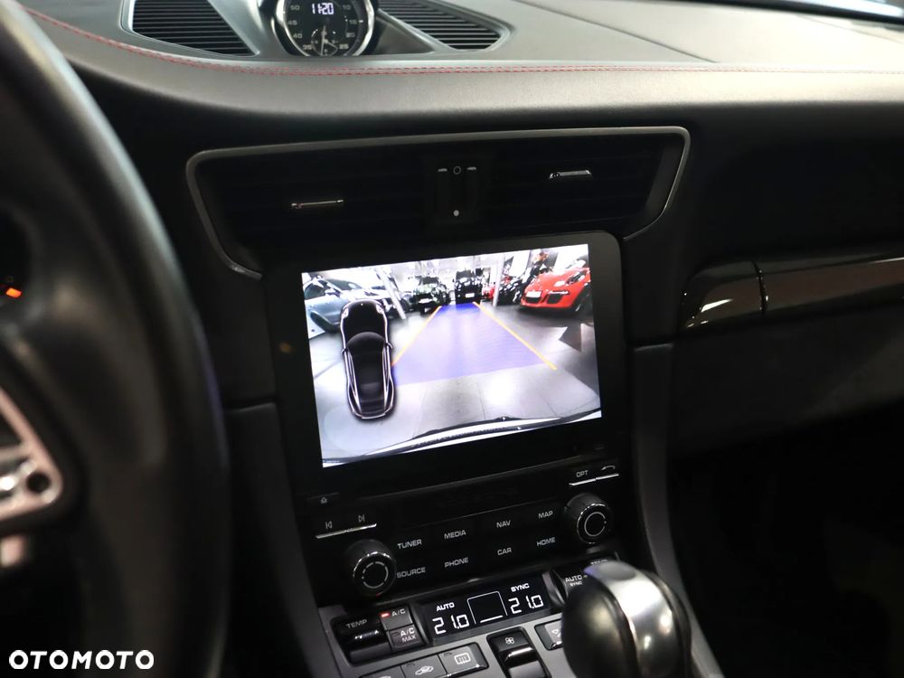 Porsche 911 Carrera 4 GTS PDK - 28