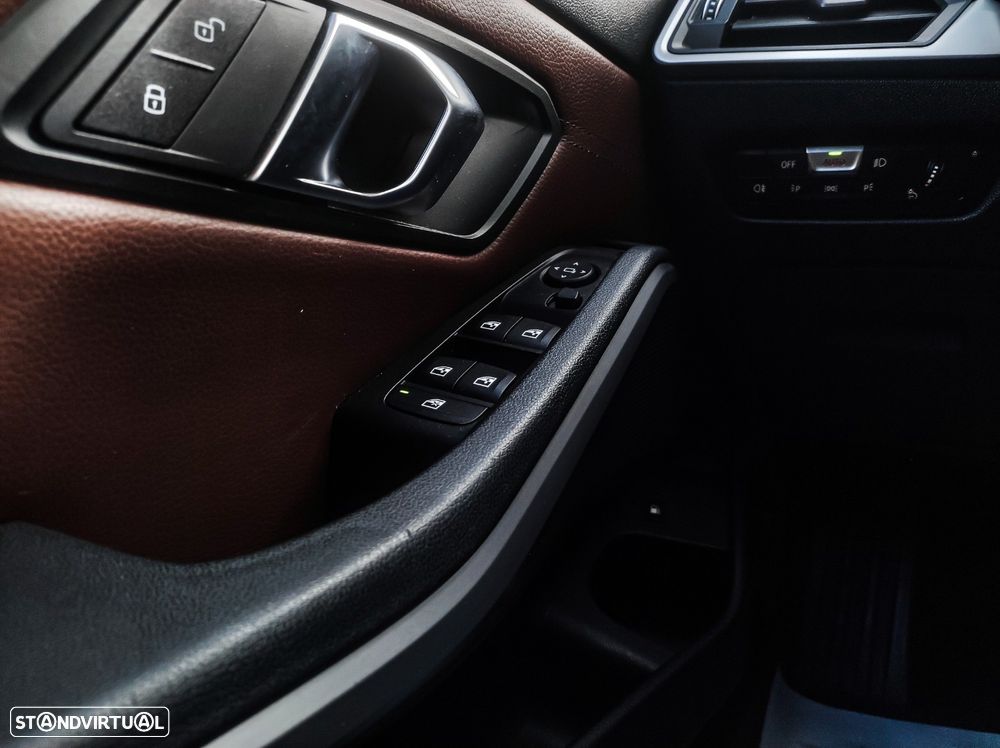BMW 330 e iPerformance Advantage - 16