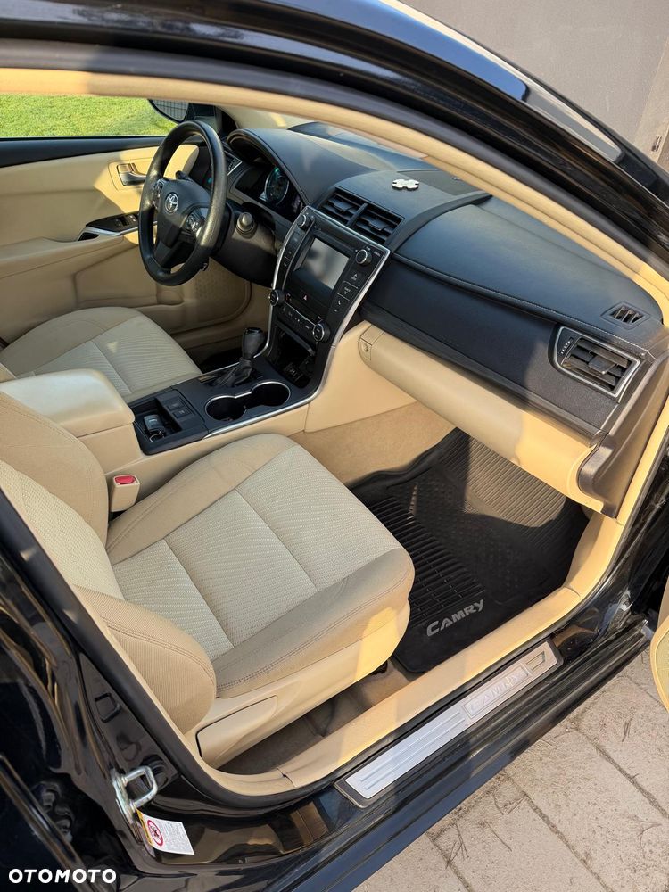 Toyota Camry - 17