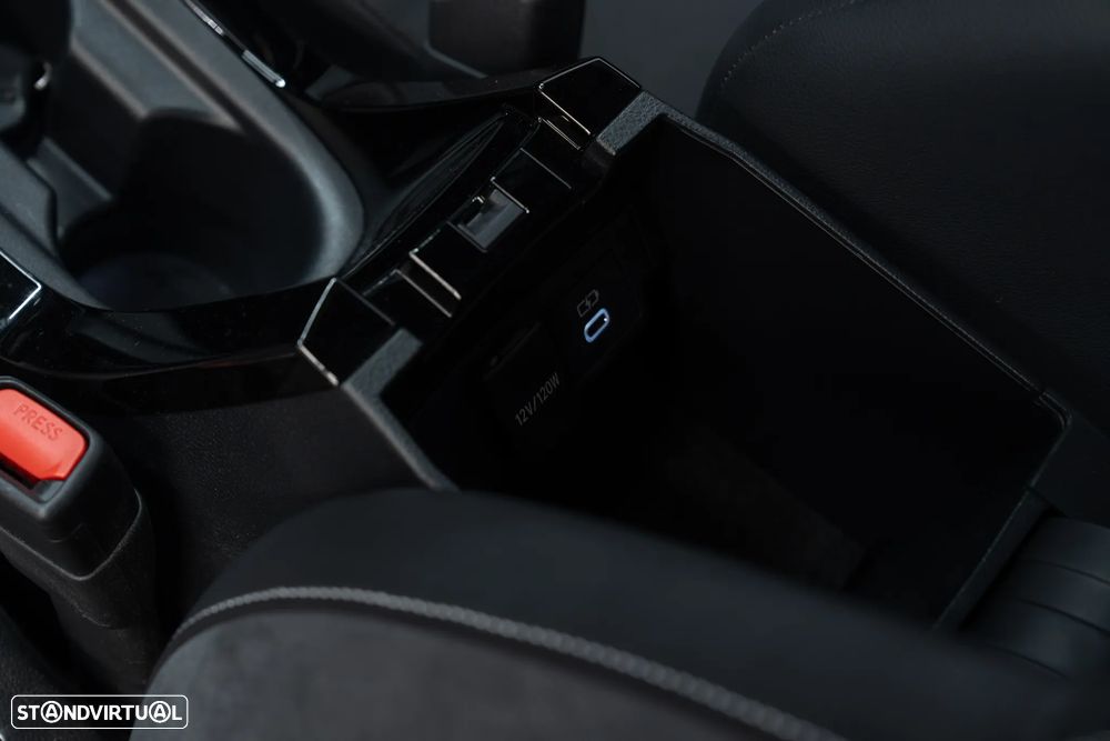Toyota Corolla 1.8 Hybrid Exclusive - 32