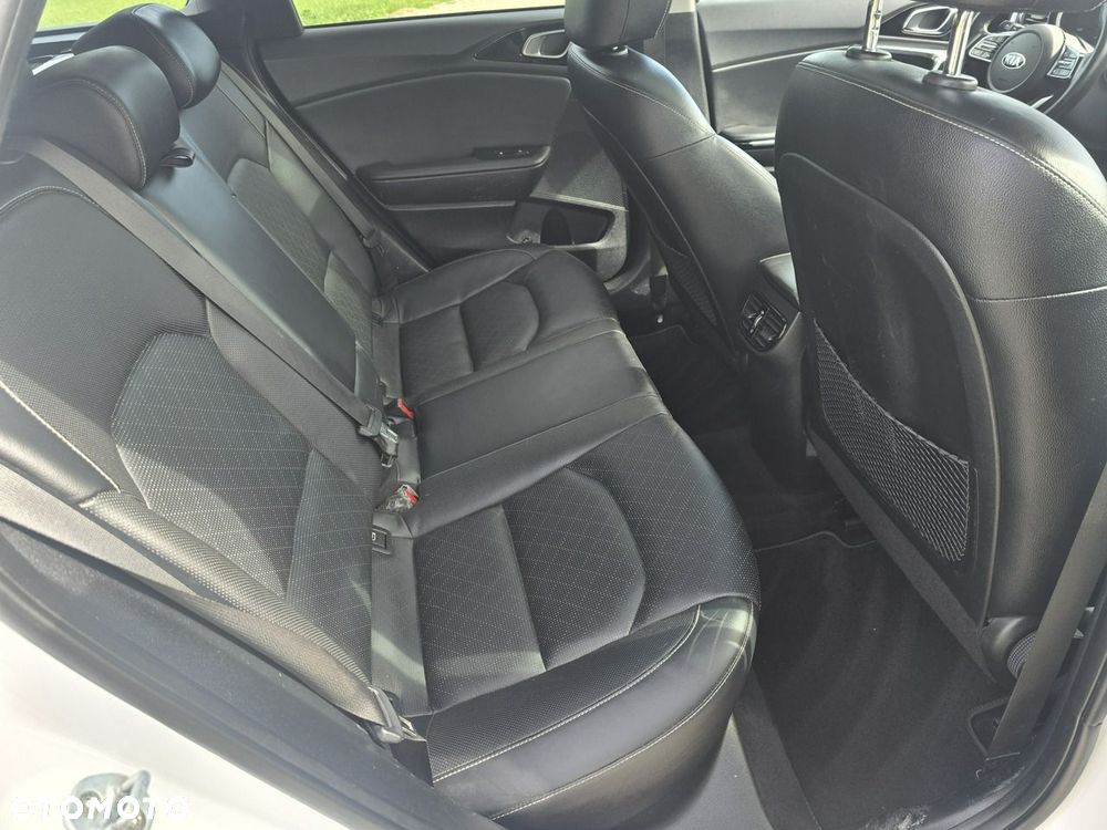 Kia Ceed - 21