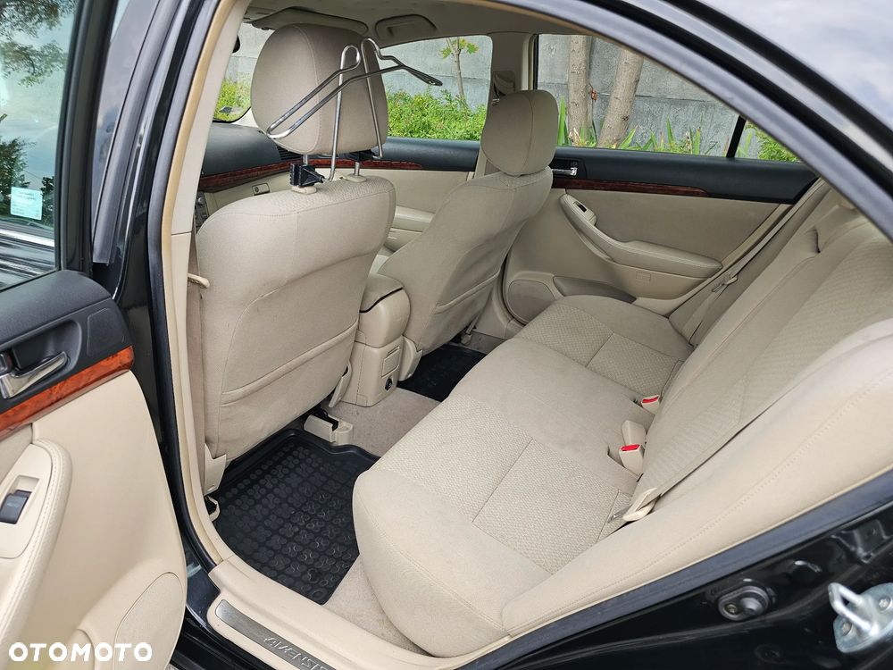 Toyota Avensis 2.2 D-4D Prestige - 10