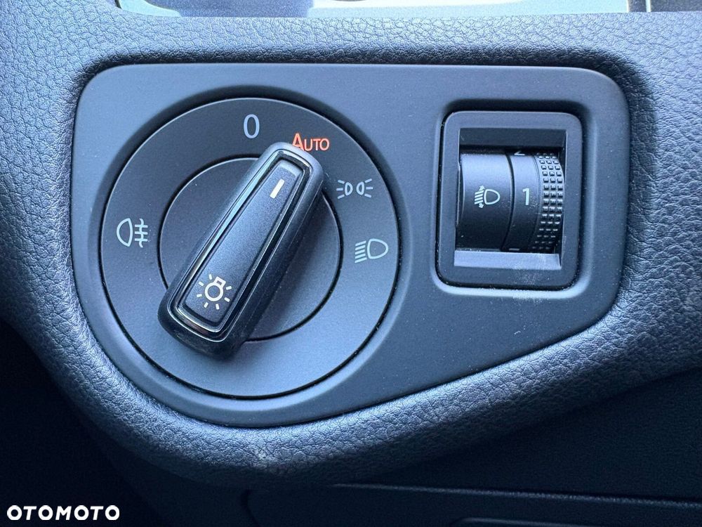 Volkswagen Golf - 23