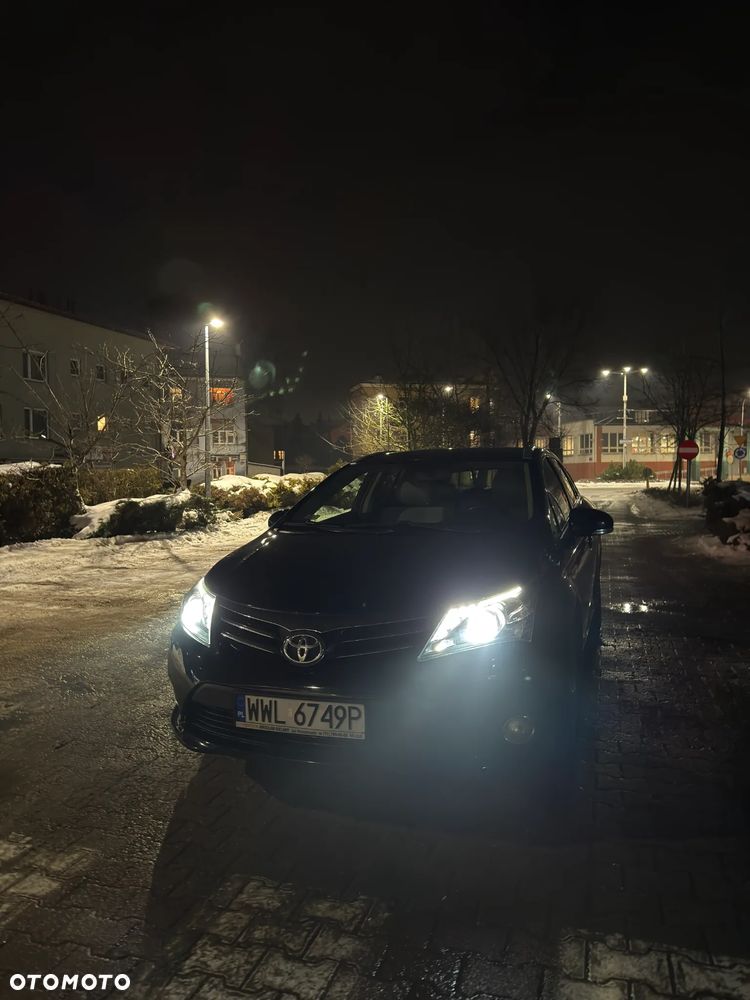 Toyota Avensis 2.2 D-4D Premium - 35