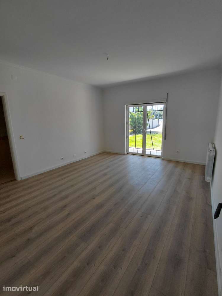 Moradia T3 com Jardim e Garagem em Pataias - Grande imagem: 4/26