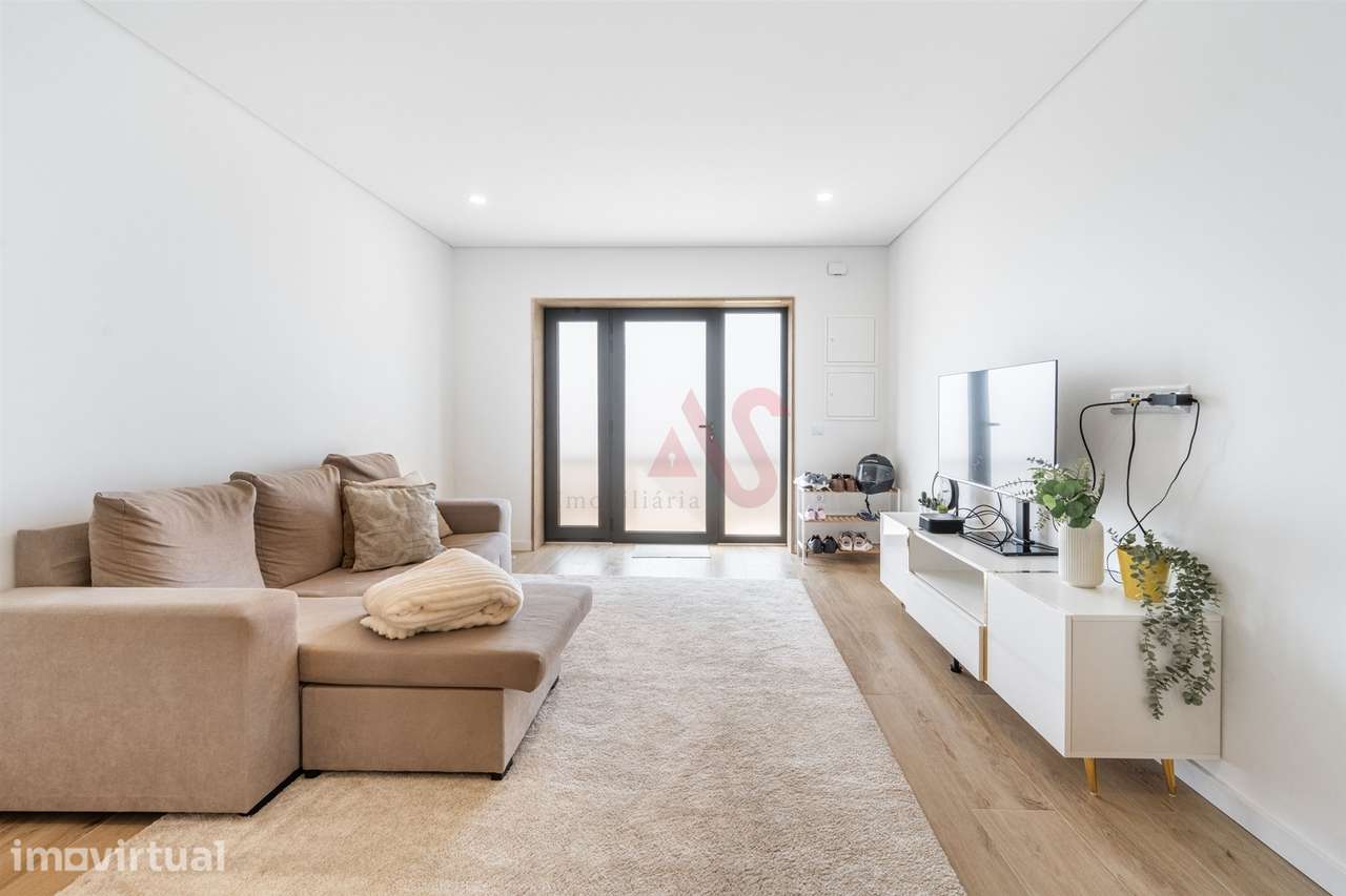 Andar Moradia T2+1 Totalmente Renovado | Terraço | 2 Frentes | 100% Di - Grande imagem: 2/13