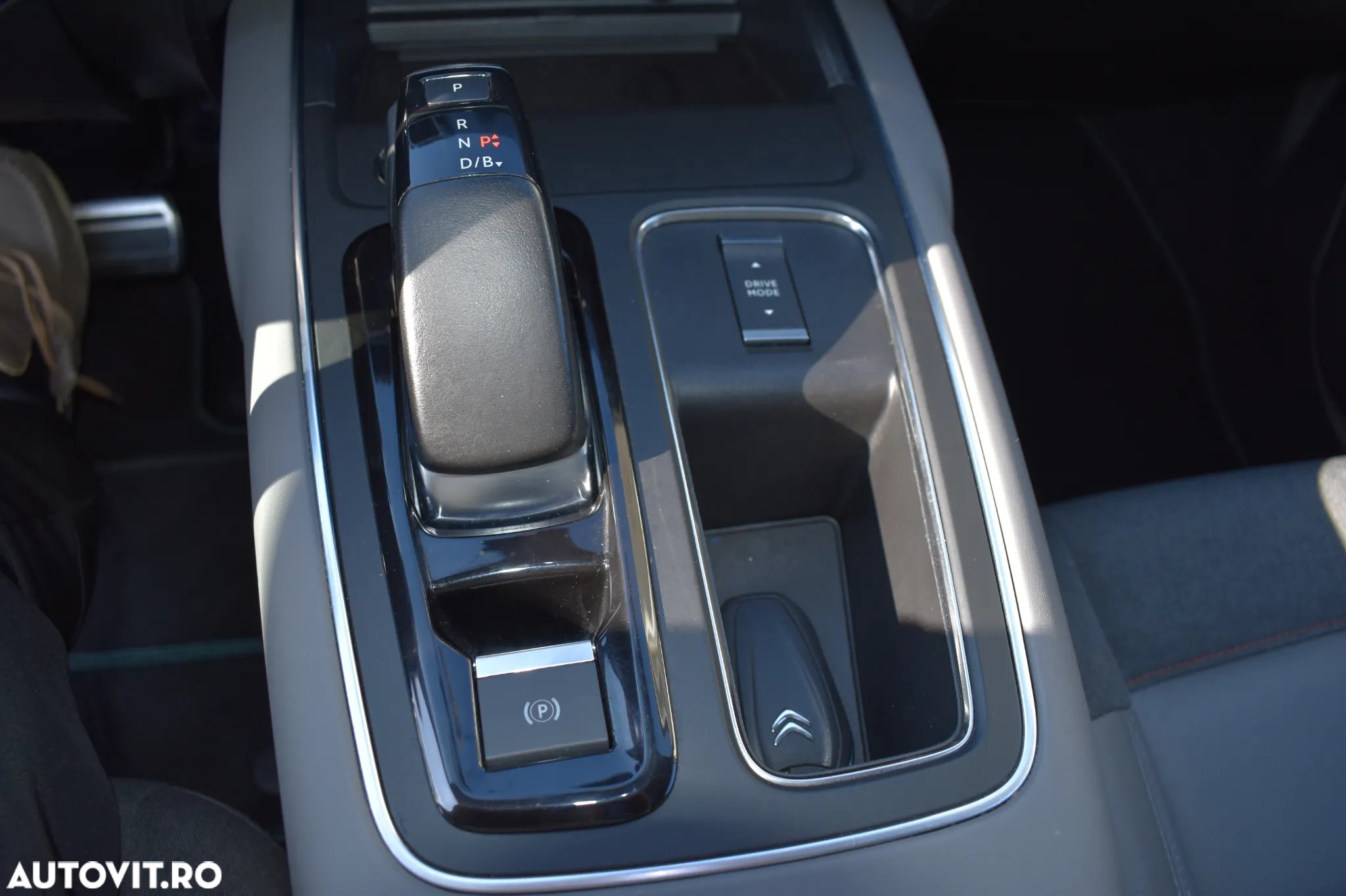 Citroën C5 Aircross Hybrid 225 e.EAT8 SHINE PACK - 11